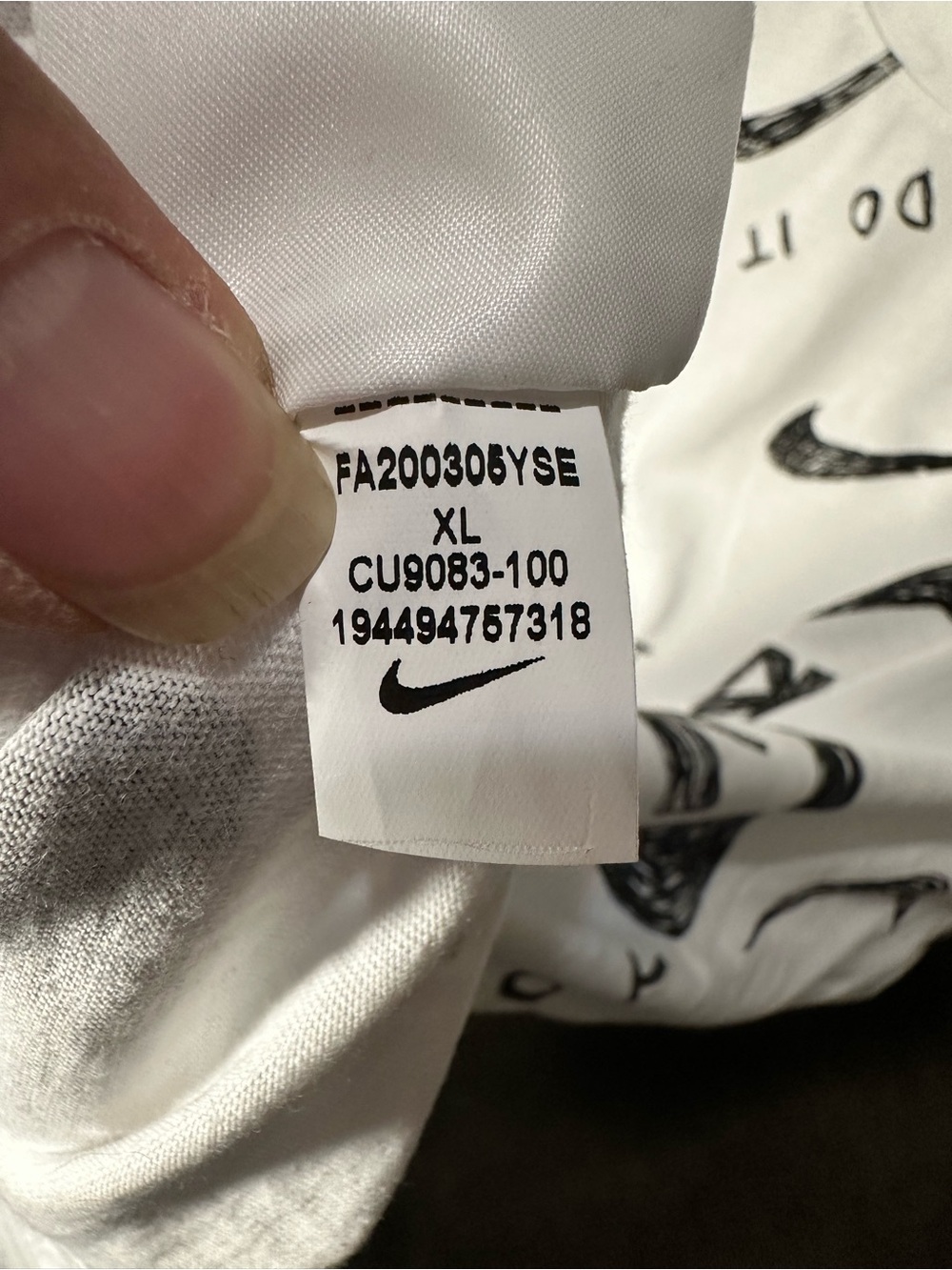 Nike Sportswear All-Over Print Just Do It T-Shirt White Black - Picture 5 of 6